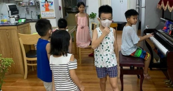 Muôn cách chăm con mùa dịch