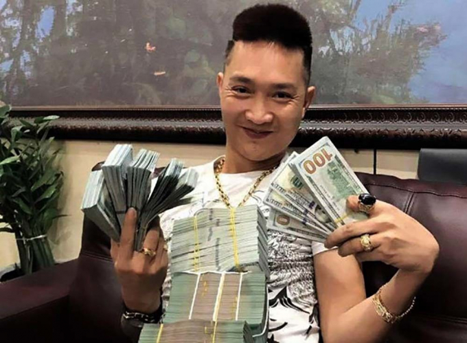 giang-ho-mang-huan-hoa-hong-vua-bi-dua-di-cai-nghien-bat-buoc-la-ai