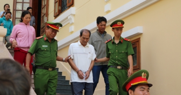 Nổi cơn cuồng loạn, U70 hiếp dâm cháu gái