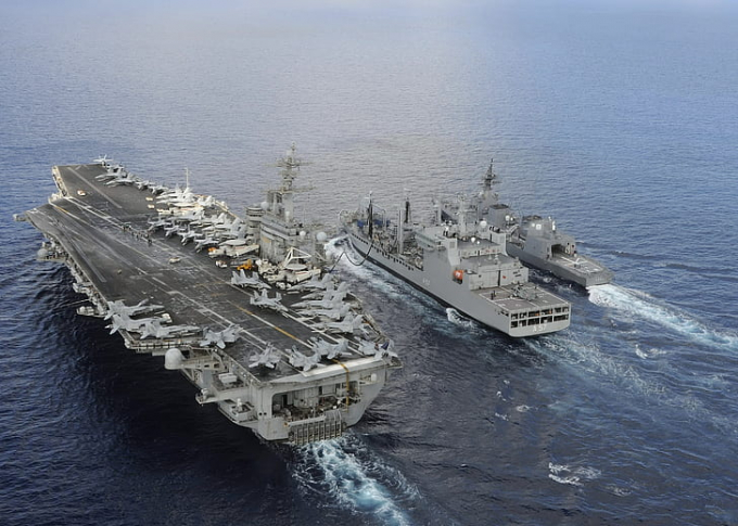 TTàu sân bay USS Theodore Roosevelt (CVN 71) của Mỹ.