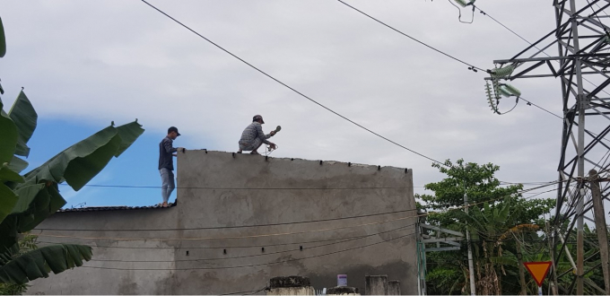 Tháo dỡ nhà vi phạm khoảng cách an toàn đường dây 110kV Hòa Khánh - Xuân Hà.