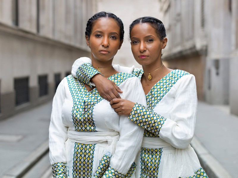 Hermon và Heroda, 35 tuổi. Hermon lớn hơn 1 phút.