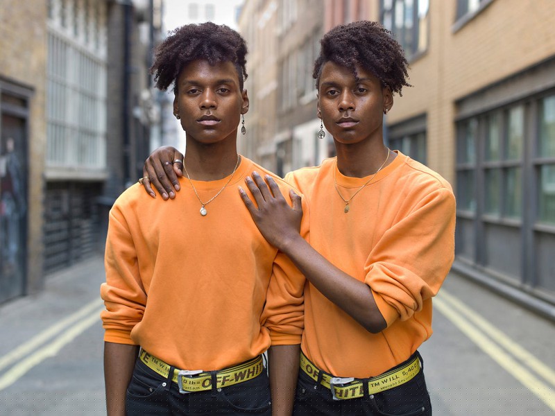 Elson và Elton, 18 tuổi. Elson lớn hơn 5 phút.