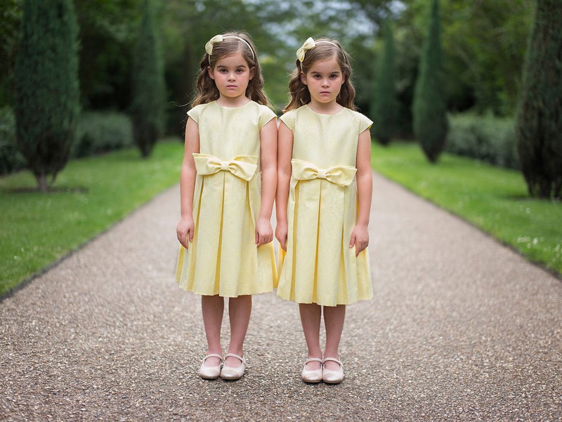 Grace và Sophia, 6 tuổi. Grace lớn hơn 1 phút.