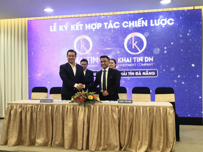 Đại diện Khải Tín Group (trái) ký kết nhà phân phối F1 với Khải Tin DN.