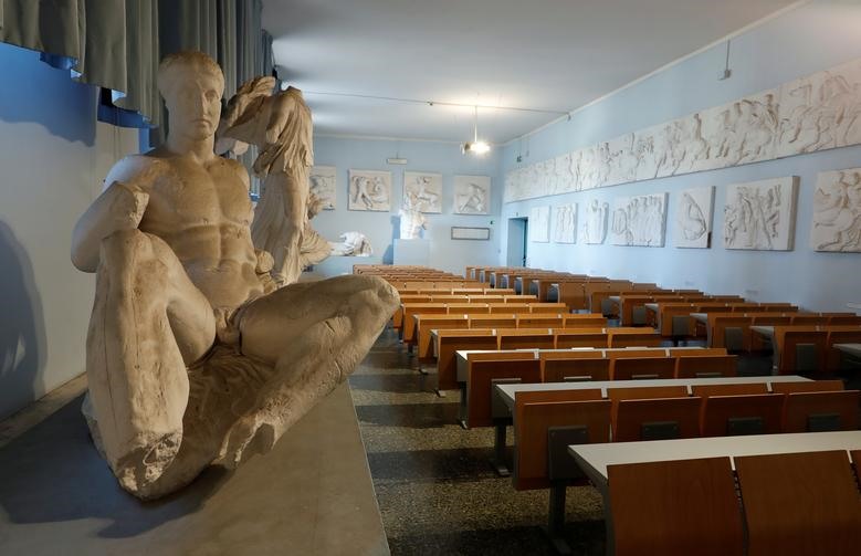 Một lớp học trống tại Facolta di Lettere của Đại học La Sapienza ở Rome, ngày 5 tháng 3