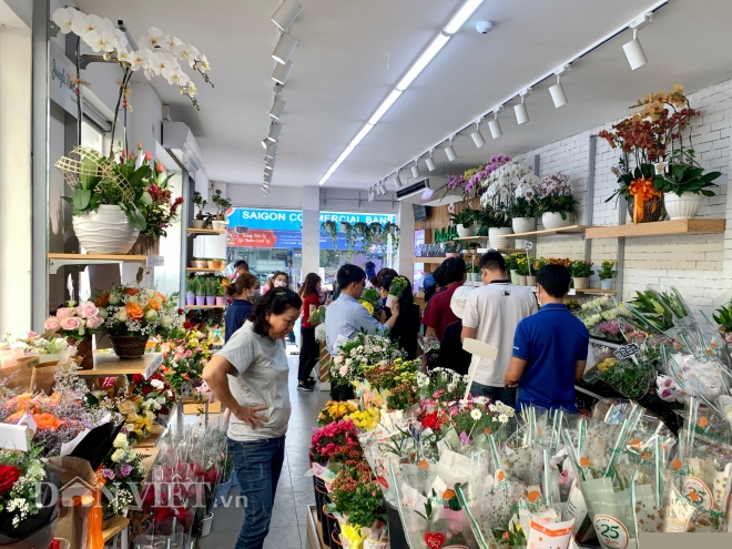 thi truong qua tang 8/3: gia hoa giam manh khach van thua thot vi covid-19 hinh anh 3