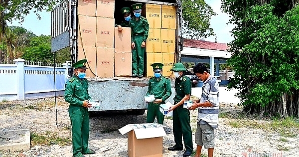 Tây Ninh: Bắt giữ xe tải vận chuyển hơn 527 ngàn khẩu trang y tế trái phép
