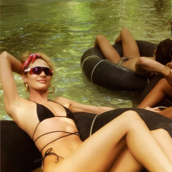 Mê đắm dáng vóc tạc tượng của biểu tượng gợi cảm Nam Phi - ảnh 12