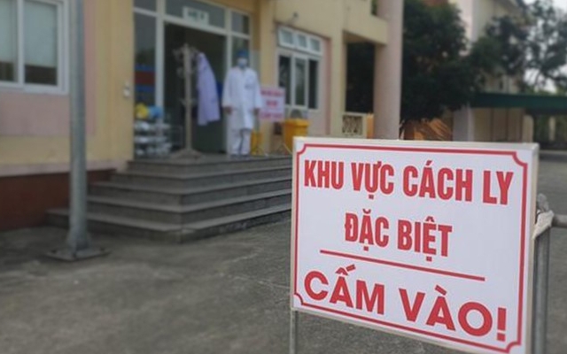 Đang phải cách ly tại nhà vẫn đi dự giải bóng chuyền của địa phương