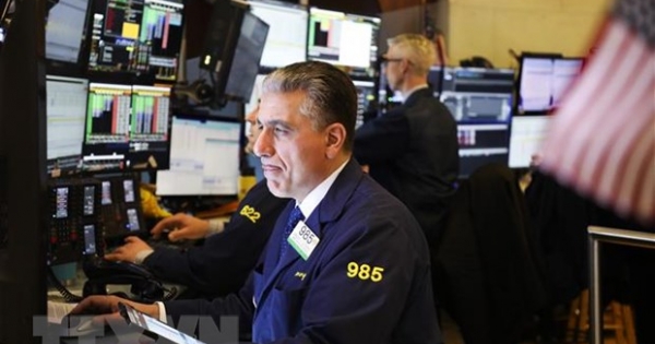 Sau tuyên bố của WHO, thị trường chứng khoán châu Mỹ tiếp tục lao dốc