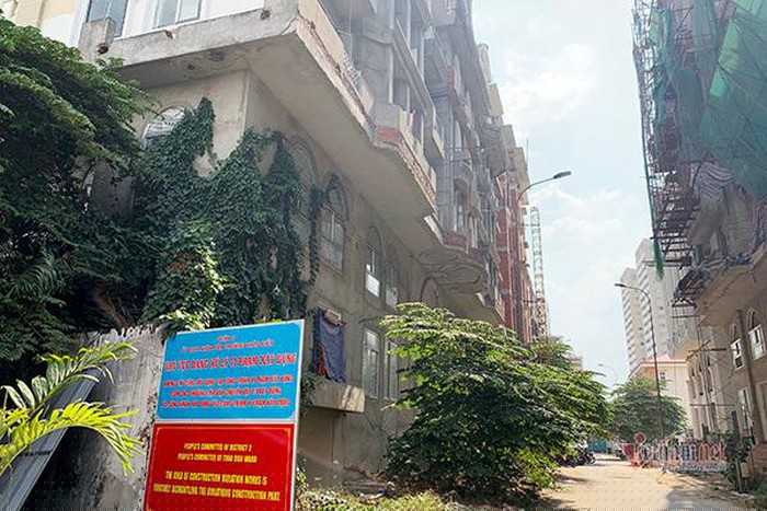 Một số công trình nhà ở xây dựng sai giấy phép xây dựng đang được UBND quận 2, TP.HCM xử lý.