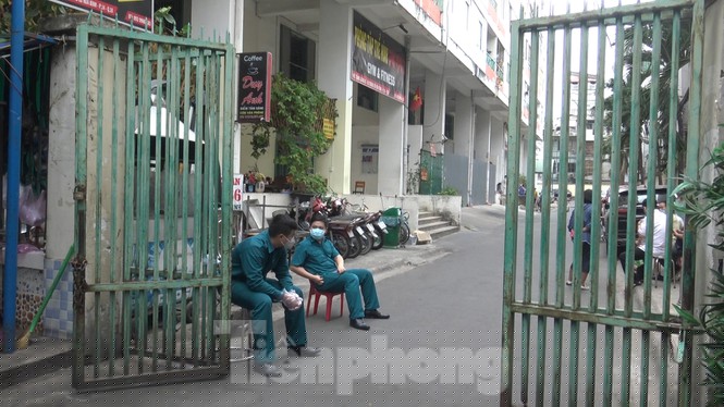 Cách ly chung cư hơn 1.000 người ở Sài Gòn sau ca dương tính Covid-19 - ảnh 3
