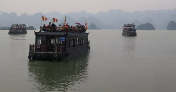 Tàu chở khách ở khu du lịch Tam Chúc chở quá tải: Sở GTVT Hà Nam "mập mờ" vi phạm