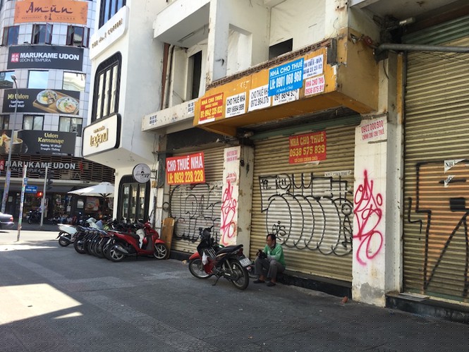 Mặt bằng 'tiền tỷ' bỏ hoang ở Sài Gòn vì dịch Covid-19 - ảnh 12