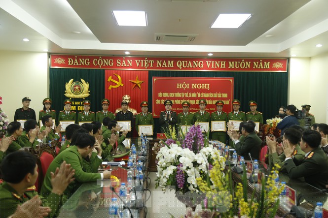 68 “dân chơi” bị bắt khi đang “bay lắc” trong quán karaoke - ảnh 2