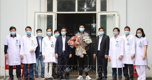 Bệnh nhân mắc COVID-19 số 18 được xuất viện ở Ninh Bình