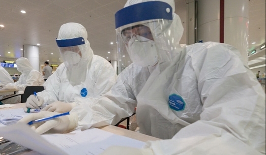 Hai điều dưỡng Bệnh viện Bạch Mai mắc COVID-19