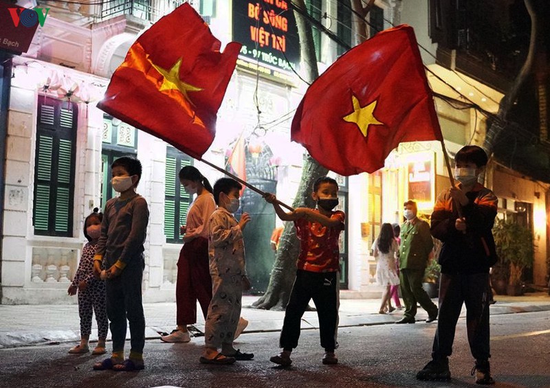 nguoi dan truc bach vo oa sung suong khi barie cach ly duoc do bo hinh 7