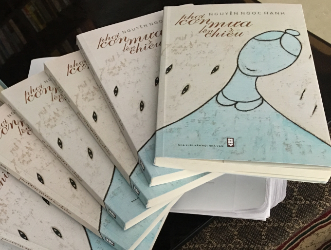 &ldquo;Phơi cơn mưa l&ecirc;n chiều&rdquo; của nh&agrave; thơ Nguyễn Ngọc Hạnh.