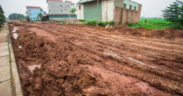 Đường vành đai IV chậm tiến độ: Người dân Hiệp Hoà chịu khổ, nhà thầu thi công "túc tắc"