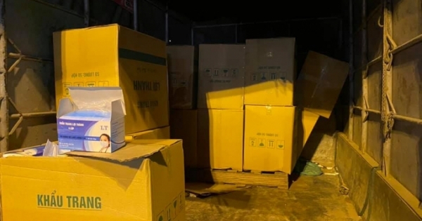 Hà Nội: Bắt giữ xe ôtô chở 50.000 chiếc khẩu trang Y tế không rõ nguồn gốc