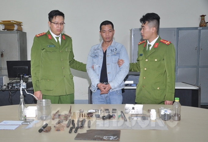 bat-giu-doi-tuong-mua-ban-ma-tuy-che-tao-sung-dan-22-111617