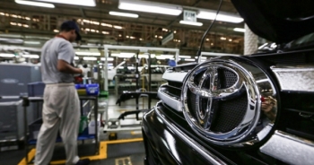 Tin kinh tế 6h30AM: Khách vắng, ô tô giảm giá; Từ ngày 1/7 xe bán tải sẽ không được đi trong phố