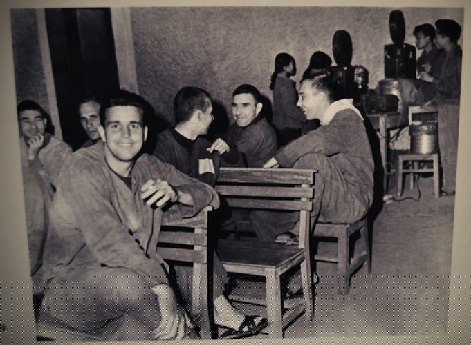 phi cong tu binh my trong chien tranh viet nam duoc doi xu nhu the nao? hinh anh 3