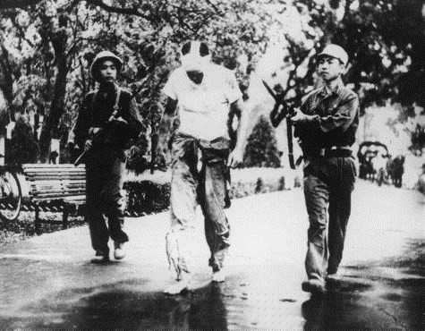 phi cong tu binh my trong chien tranh viet nam duoc doi xu nhu the nao? hinh anh 8