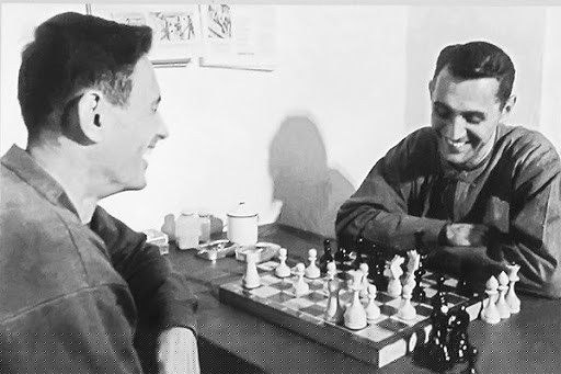 phi cong tu binh my trong chien tranh viet nam duoc doi xu nhu the nao? hinh anh 14