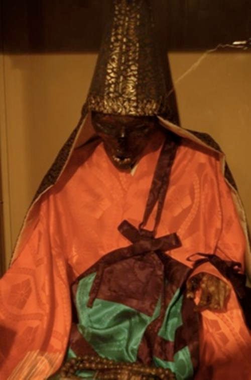 10 tap tuc ky la va tham chi ghe ron nhat the gioi hinh anh 9