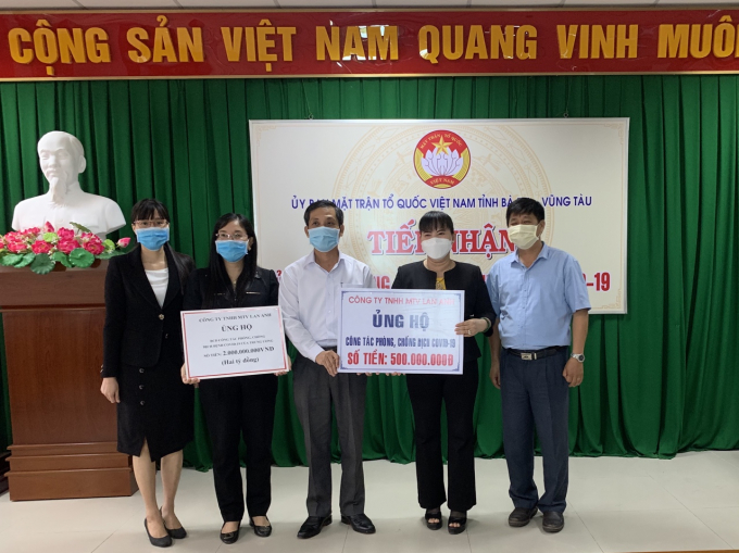 Doanh nhân Nguyễn Nam Phương trao 500 triệu đồng ủng hộ cho công tác phòng chống dịch bệnh Covid-19 tại tỉnh Bà Rịa - Vũng Tàu thông qua UBMTTQ Việt Nam tỉnh Bà Rịa-Vũng Tàu.