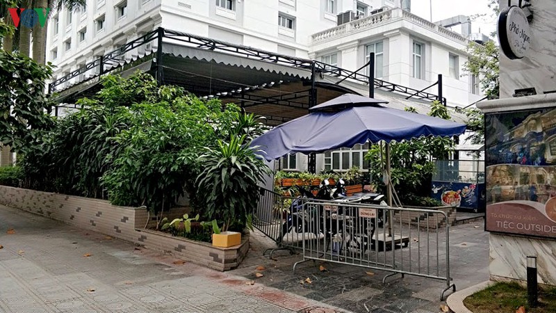 hinh anh hiem gap tai cac quan nhau nuc tieng o ha noi mua dich covid-19 hinh 9