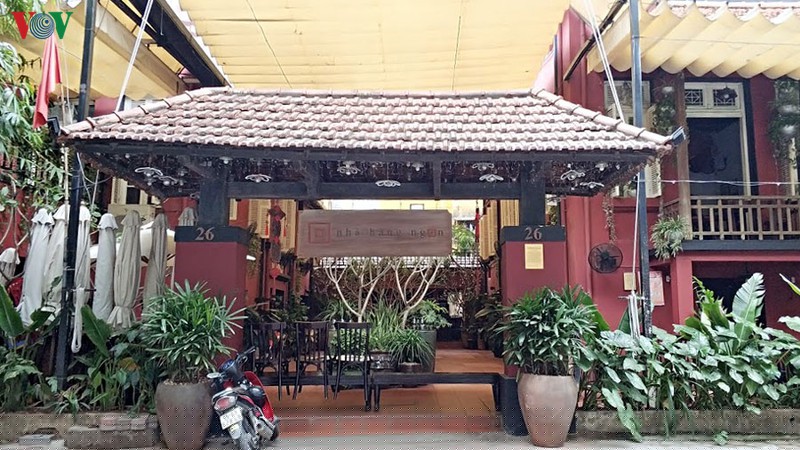 hinh anh hiem gap tai cac quan nhau nuc tieng o ha noi mua dich covid-19 hinh 22