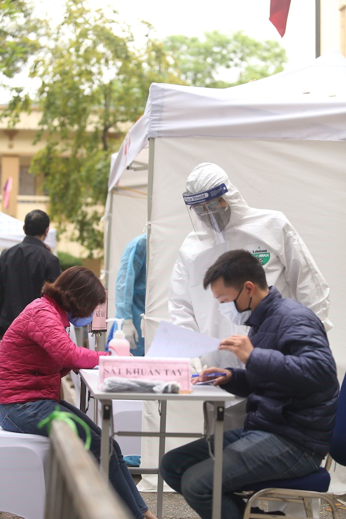 Mỗi trạm này có diện tích 3x3m, có đầy đủ bàn, thiết bị cho phép làm việc 24/24.