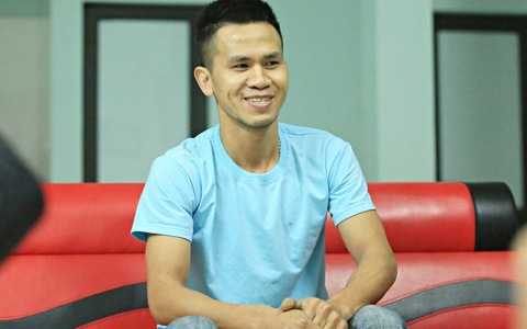 Anh Nguyễn Ngoc Mạnh chia sẻ cùng báo chí