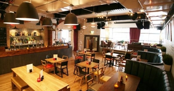 Từ 0h ngày 2/3, quán cà phê ở Hà Nội được mở cửa trở lại, trà đá vẫn buộc đóng cửa