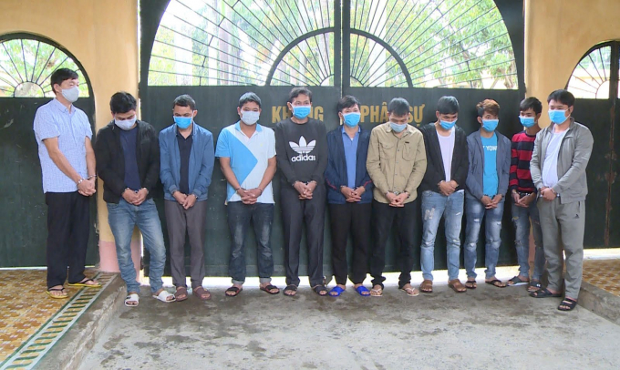 11 đối tượng tổ chức đánh bạc và  đánh bạc