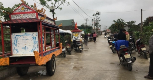 Hà Tĩnh: Bắt giữ nghi phạm đâm chết bạn trên bàn nhậu