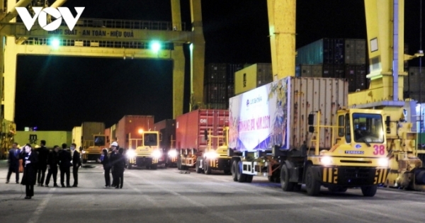 Xuất khẩu khởi sắc làm mờ “bóng ma” Covid-19