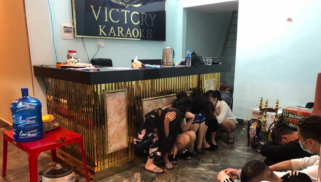 Quảng Ninh: Đột kích quán karaoke, triệt phá ổ nhóm tổ chức sử dụng trái phép chất ma tuý