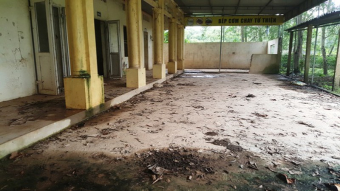 Từ đó đến nay trung tâm này bỏ hoang, nhà cửa xuống cấp. Xã Cẩm Vịnh rất muốn tỉnh giao lại địa phương quản lý, cho thuê hoặc kêu gọi đầu tư phát huy tác dụng quỹ đất và cơ sở có sẵn.