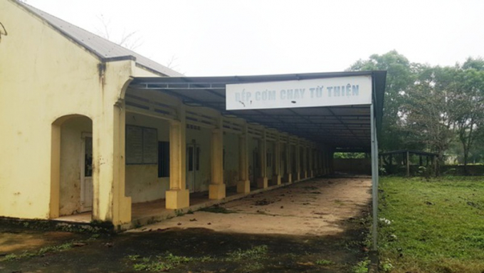 Dãy nhà bếp cơm chay từ thiện nay hoang tàn.