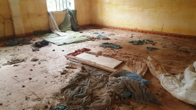 Khung cảnh hoang tàn trong các phòng chữa bệnh.