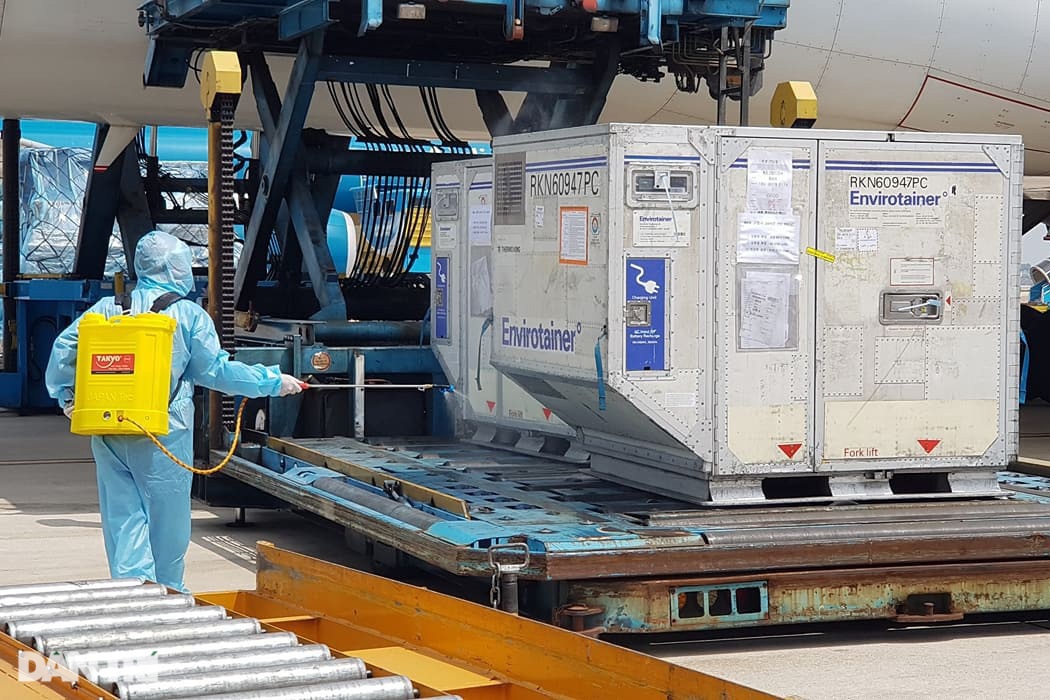 117.000 liều vắc xin Covid-19 đầu tiên của AstraZeneca đã được nhập về Việt Nam.