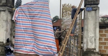 Cổng đình Tây Đằng "được" tây hóa