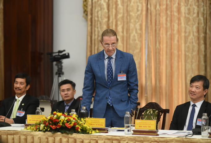 &Ocirc;ng Dominic Scriven, Chủ tịch C&ocirc;ng ty Dragon Capital: Định hướng nền kinh tế Việt Nam đến 2045 n&ecirc;n tập trung ngay từ b&acirc;y giờ v&agrave;o 3 vấn đề thi&ecirc;n thời, địa lợi, nh&acirc;n h&ograve;a. Ảnh: VGP/Quang Hiếu