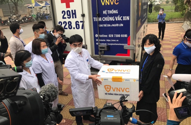 Vắc xin COVID-19: Khai thác kỹ tiền sử người được tiêm để hạn chế tác dụng phụ