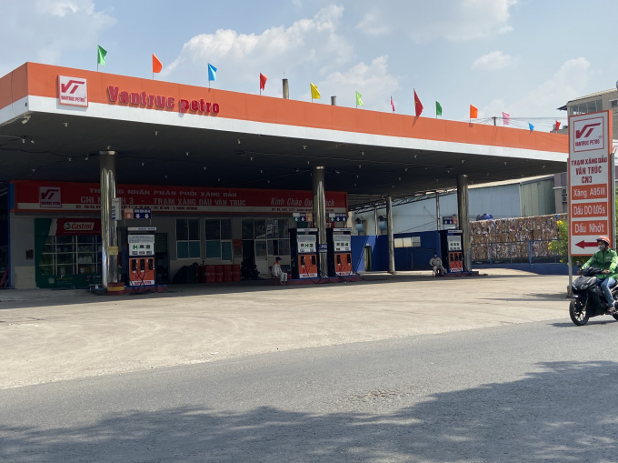 Cây xăng tại số 19/35, khu phố Thống Nhất, phường Dĩ An, TP. Dĩ An vẫn còn hoạt động bình thường